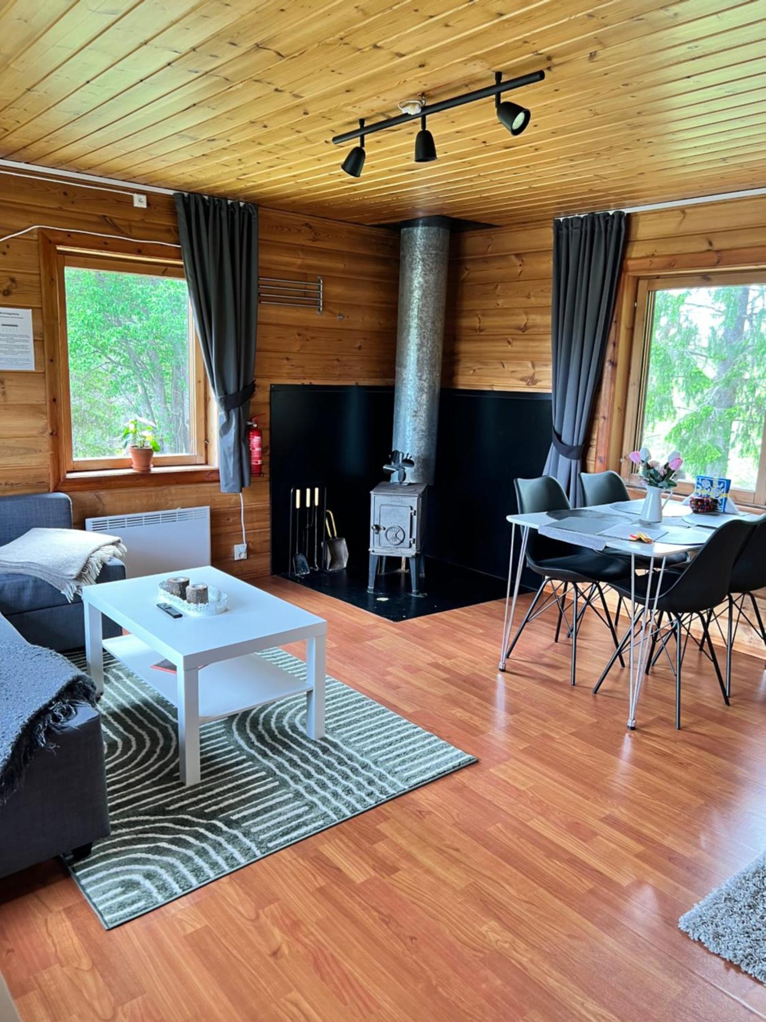 Villa Gemuetliches Blockhaus Im Wald Auktsjaur Esterno foto